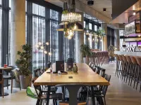 Moxy Duesseldorf South Отели рядом с достопримечательностью «Хольтхаузен»