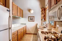 Inviting Ski Getaway < 1 Mile to Northstar Resort! - parking