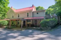 Moore House Inn & Cabins Hotels in Marlinton