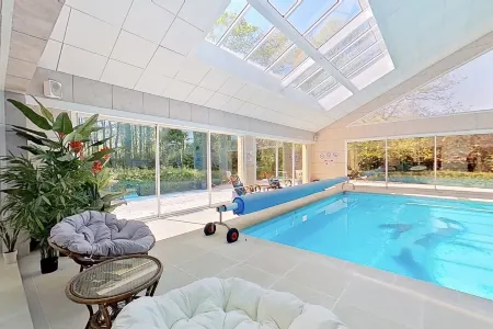 Les Jardins de la Muse, Piscine Couverte, Spa et Fitness Отели в г. Моньер