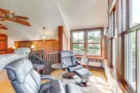 Downtown Essex Apartment - Steps to River! - Homestays