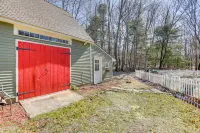 Cozy Rural Guest House: Close to Wedding Venues - parking