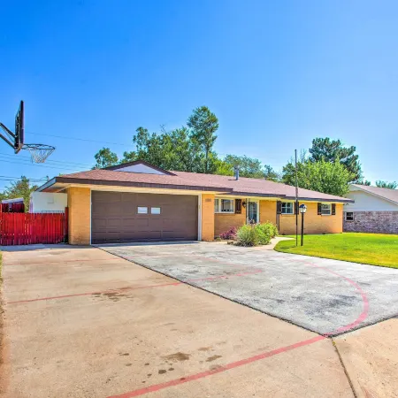 Woodward Home Near Crystal Beach Water Park!