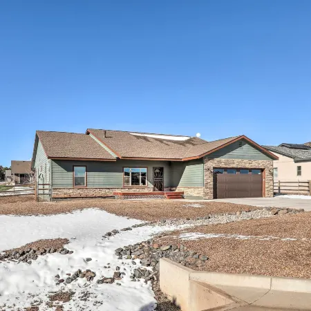 Spacious Williams Home w/ Yard: Near Hiking!