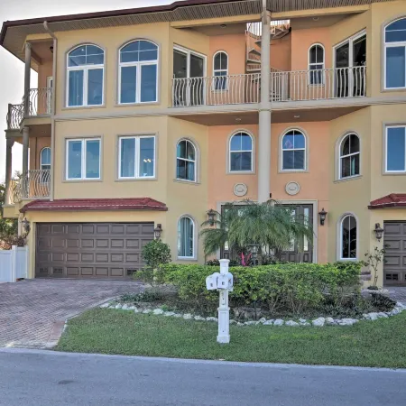 Bradenton Townhome - Walk to Locals-Only Beach!