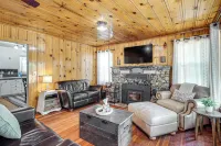 Walk to Winery: Cozy Cabin w/ Fire Pit in Murphys - parking