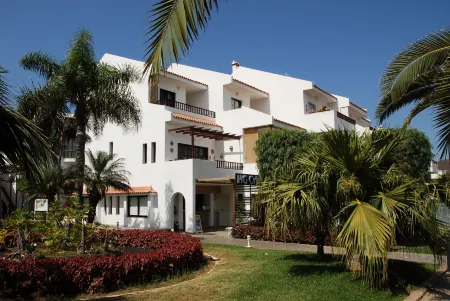 Apartamentos HG Cristian Sur Отели рядом с достопримечательностью «Playa Los Cristianos»