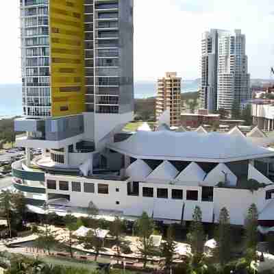 Pacific Resort Broadbeach Hotel Exterior