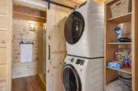 Elk Lodge Cabin for 4!