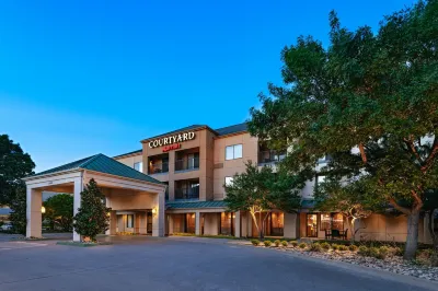 Courtyard Dallas Plano in Legacy Park Отели рядом с достопримечательностью «Престон Шепард Плейс»