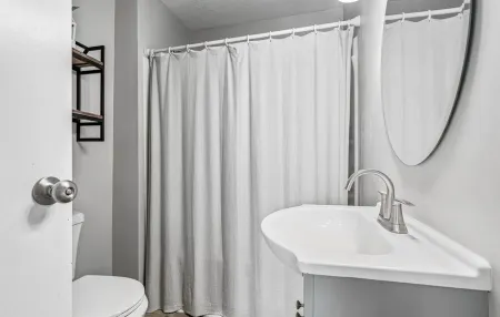 Cozy lakefront home on Big Barbee Lake