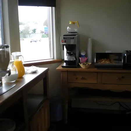 Coastal Breeze Inn