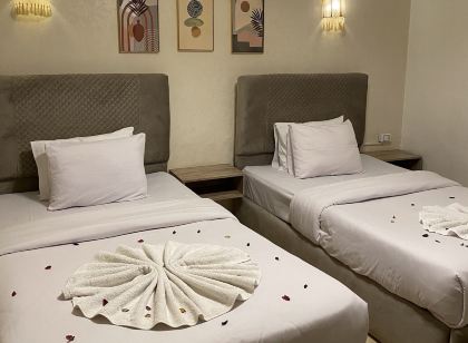 Seven Pyramids View Inn