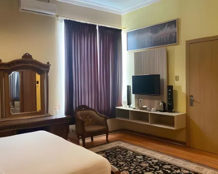 Grand Mansion Hotel Blitar Hotels in Blitar City