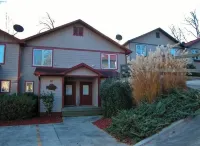 Helen Haus - RIVERFRONT 3 bdr 3.5 bath Town Home in beautiful Alpine Helen!