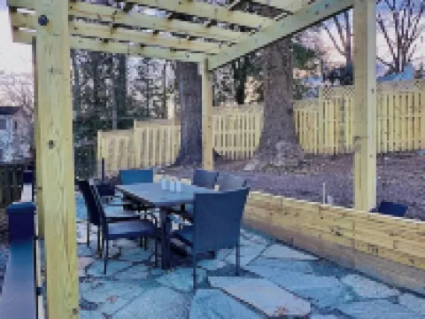 DC Metro: Cozy 4BR Cottage on a Hill - Pets allowed 銀泉酒店