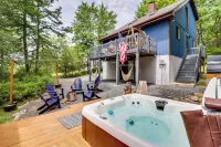 Hot Tub, Fire Pit & Barrel Sauna: Poconos Abode - Strand