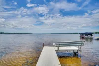Bright Shawano Lake Oasis - Walk to Boat Launch! - 3-Sterne