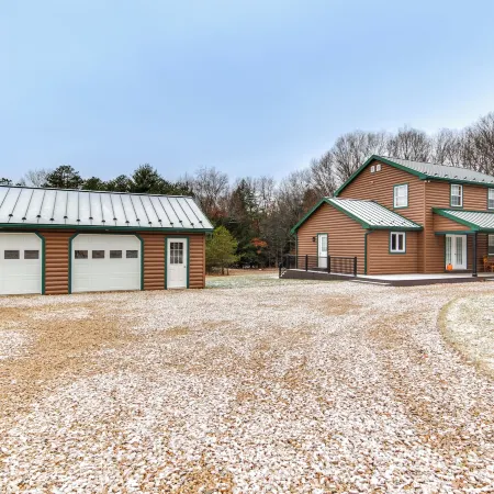 Houtzdale Home w/ Shuffleboard & Pickleball!