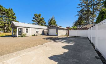 Sweet Seaview Home Near Beach and Trailhead!