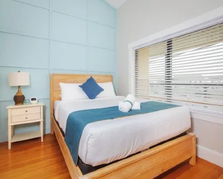 Surf House Hotels in Hampton