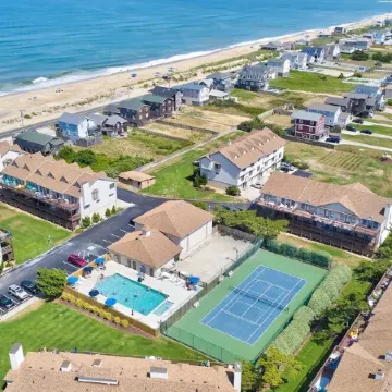 Suite is 100 Yds from the Beach! Private Beach Access. 1 Minute Walk.