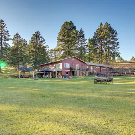 Hill City Hideaway Near Mt Rushmore and Hiking