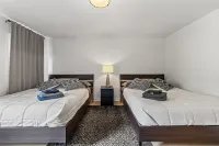 Sleeps 5, 3 Queen Beds, Centrally Located, Near Downtown KC & County Club Plaza Hotels near The Nelson-Atkins Museum of Art