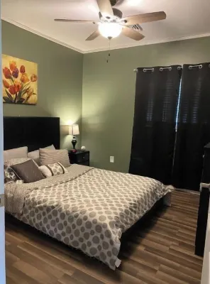 Browns Creek Getaway Hotels in Huntersville