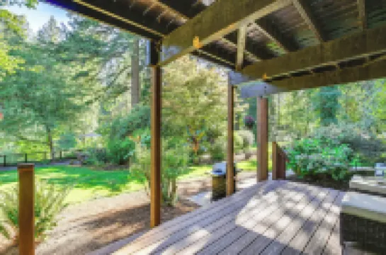 Riverfront Sandy Retreat, Fish & Kayak On-site