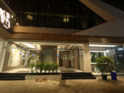 Govind Palace Restaurant and Resort Hotels in Khargone