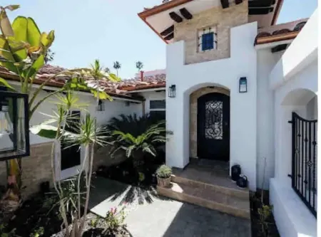 Spanish villa Encino best south of the boulevard Отели рядом с достопримечательностью «Национальный исторический парк Лос Энсинос»