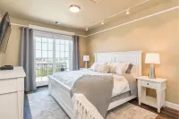 “Inn on the Harbor” Stunning sunsets, centrally located, cozy getaway!