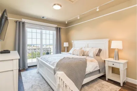 “Inn on the Harbor” Stunning sunsets, centrally located, cozy getaway! Отели рядом с достопримечательностью «Peace Arch State Park»