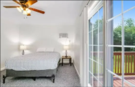 Upstairs unit- sleeps 4- minutes to Smugglers Notch Ski resort!