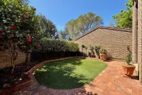 Spacious garden apartment Hotels near Mount Ainslie