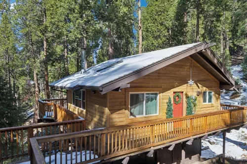 Relaxing Swiss Chalet-Style Cabin