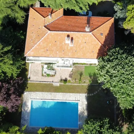 Beautiful house with large spring-water pool at the gateway to the Cévennes Отели в г. Алес