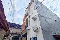 Homestay Cemara Bekasi Mitra RedDoorz Hotels in East Bekasi