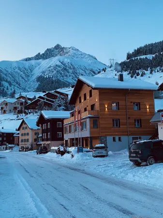 Mountain Lodge Sedrun Отели в г. Туеч