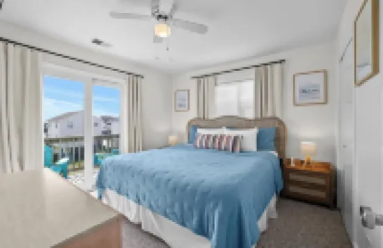Spacious (multi) Family Home - Walk to Beach and Restaurants - "Cerulean C"