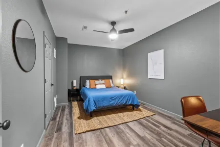 2Bdrm Stay in Downtown Cape, Walkable, Laundry