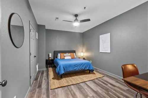 2Bdrm Stay in Downtown Cape, Walkable, Laundry