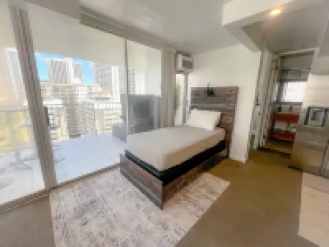 Rooftop Pool and Stunning Views - Charming Pacific Monarch Retreat