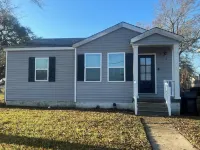 Charming 2-bedroom house with WiFi, AC, Home Office,backyard in lovely Chalmette Hotels in Chalmette