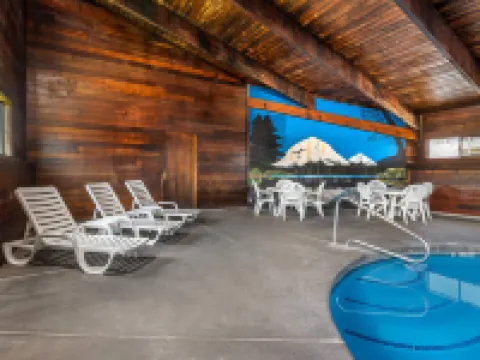 Quality Inn Klamath Falls - Crater Lake Gateway Hotels in Altamont