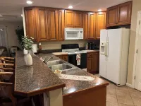 "Simply Sunny Farm Tranquil & Spacious 3 BR/2 BA Apartment w/Deck