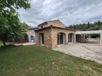 Maison Provençale de 350 m² Dans un Magnifique Parc Arboré Avec Piscine Hotels in Les Arcs