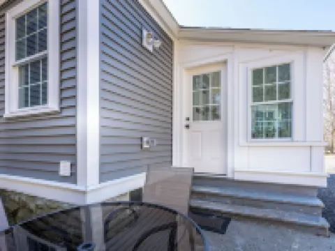 Beautifully Remodeled Colonial Charmer - 3 Bed, 2 Bath Near Tuscan Village! Hoteles en Salem