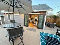 Peaceful, Updated Cottage. Walk to Town & Beach.